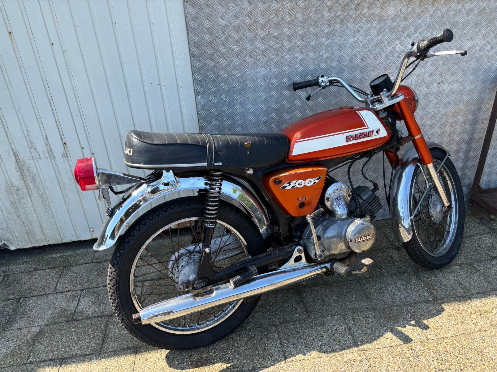 Suzuki ac 100 cc, Motos