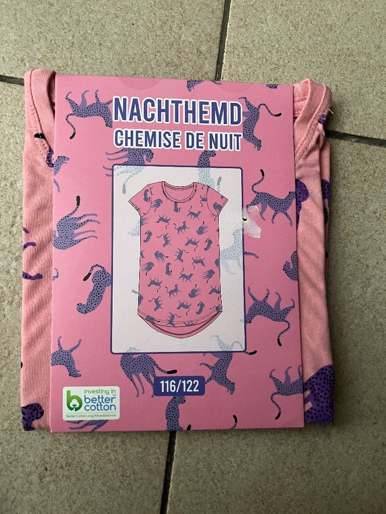 Nieuw nachthemd ' Panters ' - Maat 116 / 122, Enfants & Bébés, Enlèvement ou Envoi, Neuf, Fille, Vêtements de nuit ou Sous-vêtements