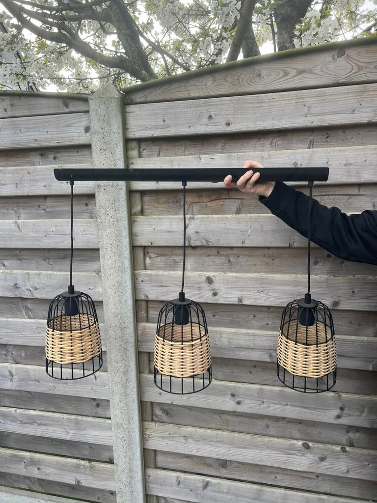 Moderne hanglamp met 3 rotan kappen - Zwart/Naturel, Ophalen, Zo goed als nieuw