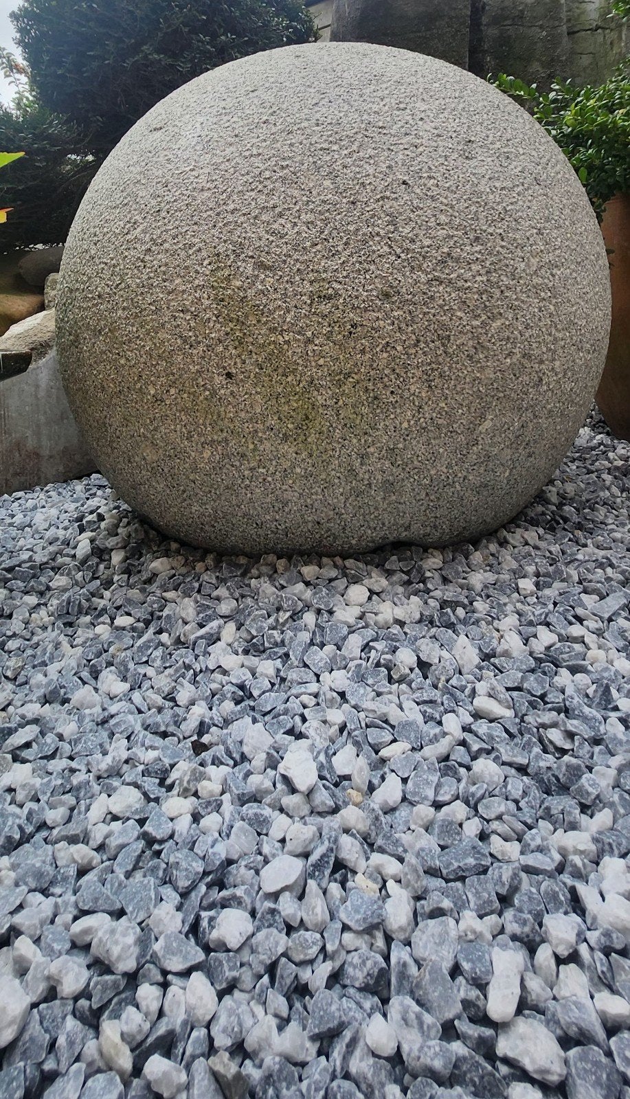 Belle boule en granit massif (Ø 65 cm) — Plan d'eau/, Enlèvement, Granit, Ornement d'eau