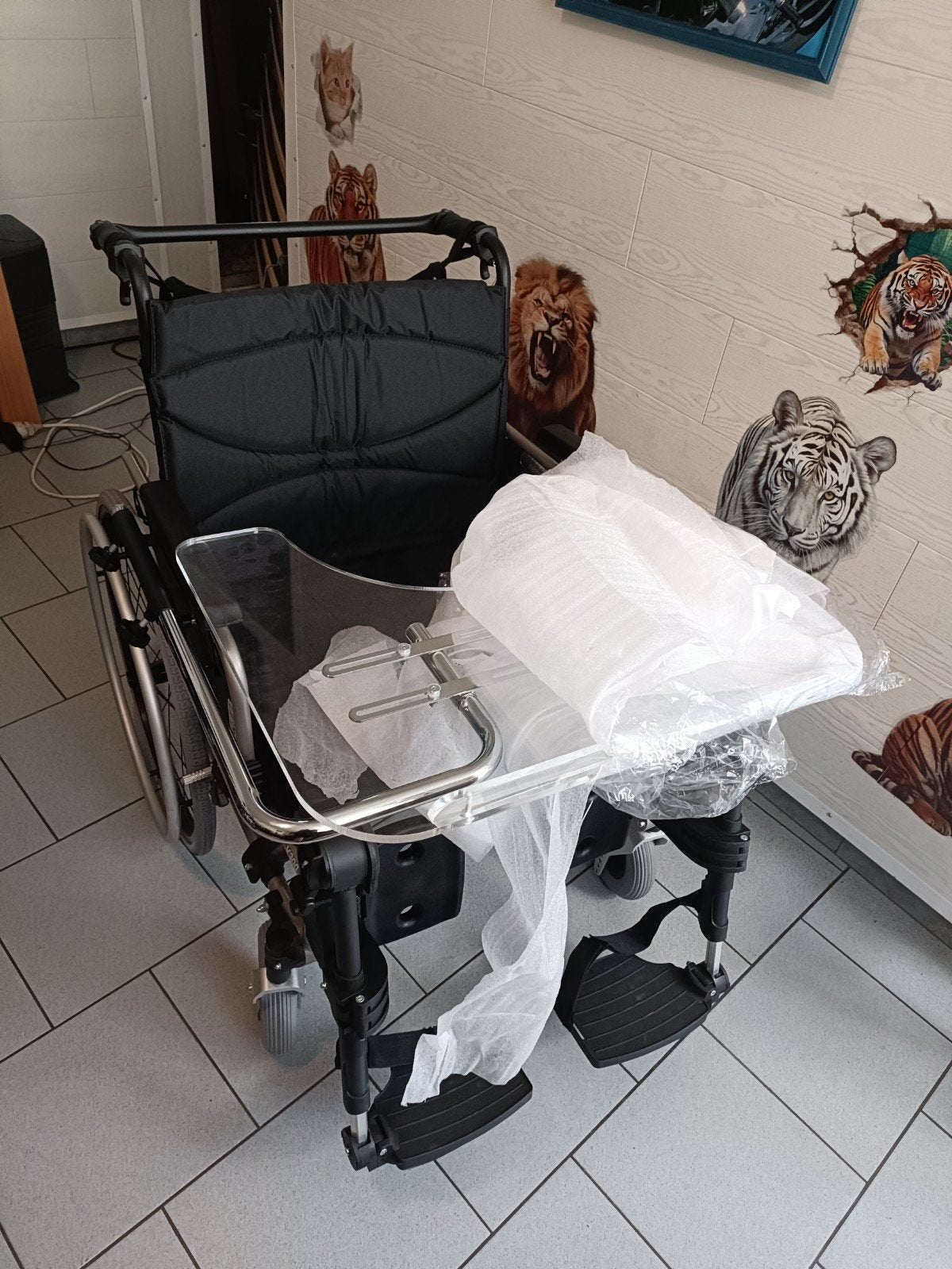 Chaise roulante pliable,démontableVERMEIREN V300 56cm 170kg, Enlèvement