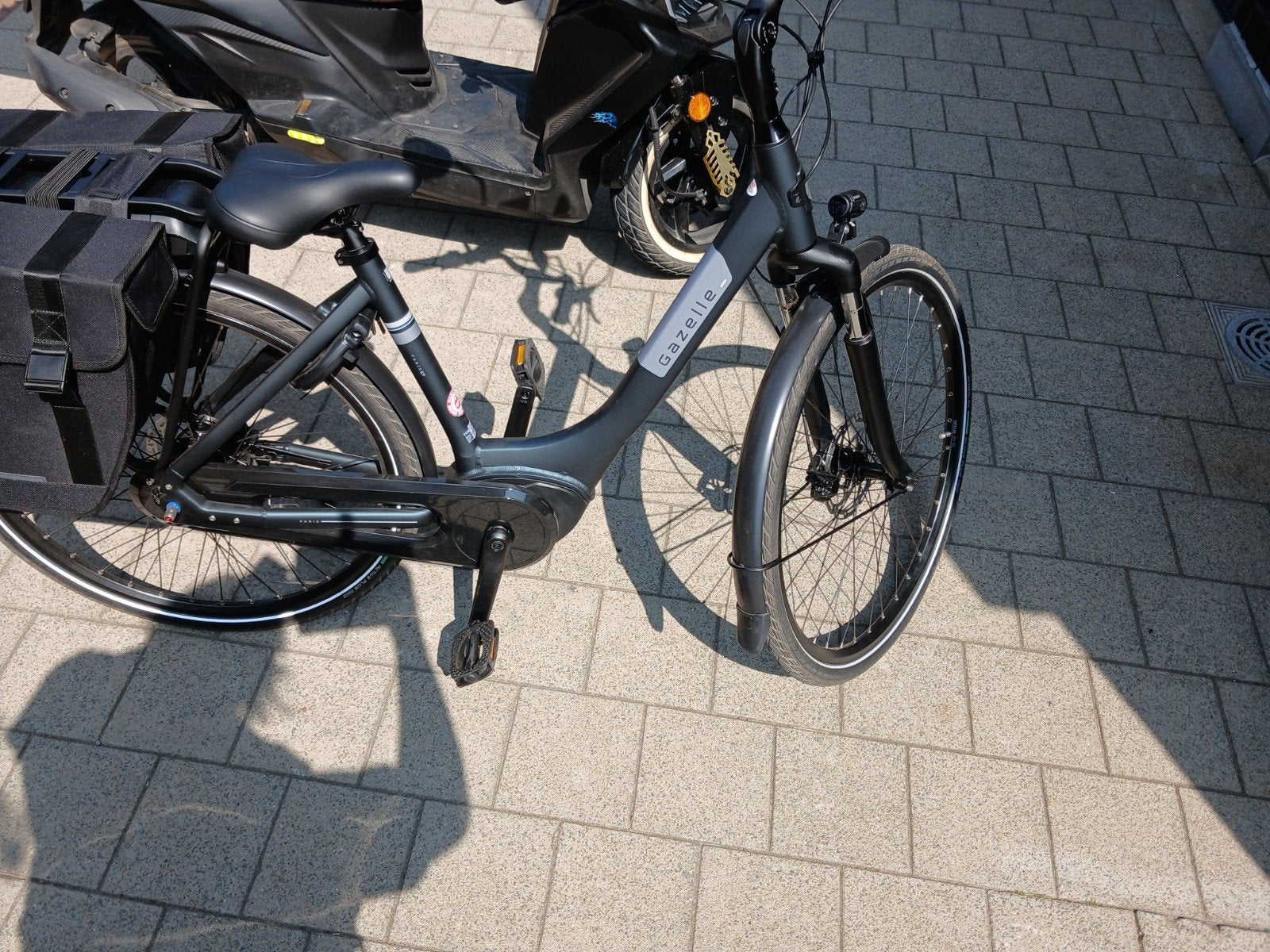 splinternieuwe elektrice fiets gazella  grijze, Fietsen en Brommers, Ophalen of Verzenden