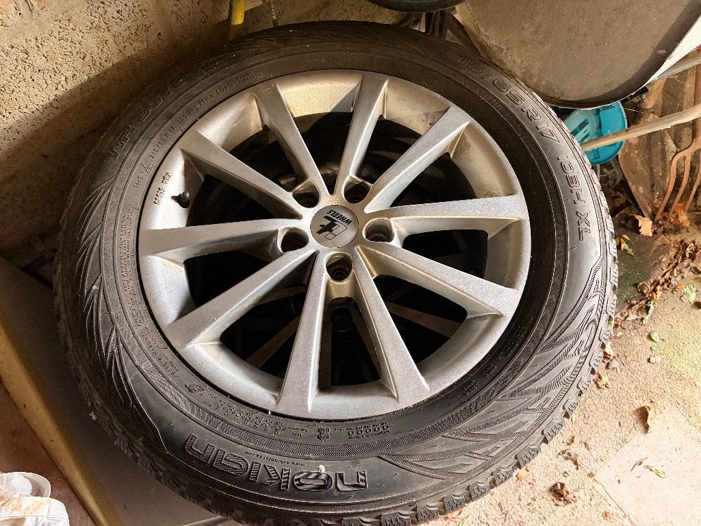 4 Jantes 17 Pouces et pneu 215 / 65 R17 Hiver, Autos : Pièces & Accessoires, Véhicule de tourisme, 17 pouces, Enlèvement, Utilisé