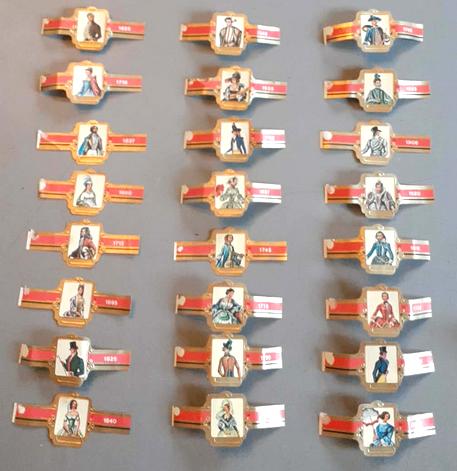 24 bagues de cigare serie personnage costume historique, Ophalen of Verzenden, Gebruikt, Sigarenbandjes