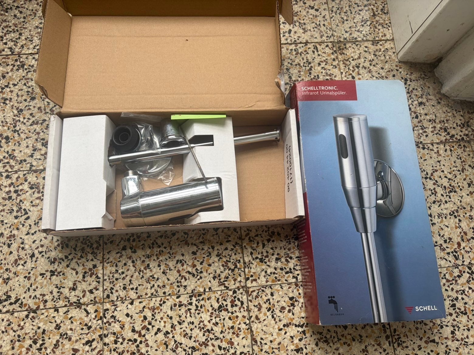 Chasse d’urinoir infrarouge SCHELLTRONIC – Neuve, Enlèvement, Neuf, Chrome, Toilettes