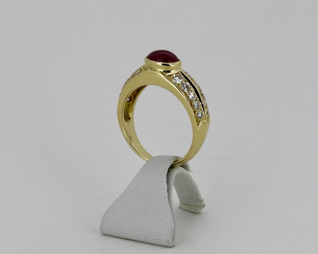 14K geelgoud, diamanten en robijnen ring, Ophalen, Geel, Met edelsteen, Dame