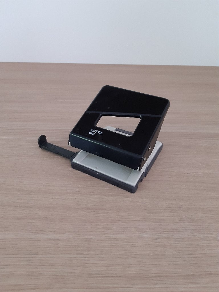 Perforator Leitz - type 5008 - metaal zwart en grijs, Ophalen of Verzenden, Gebruikt