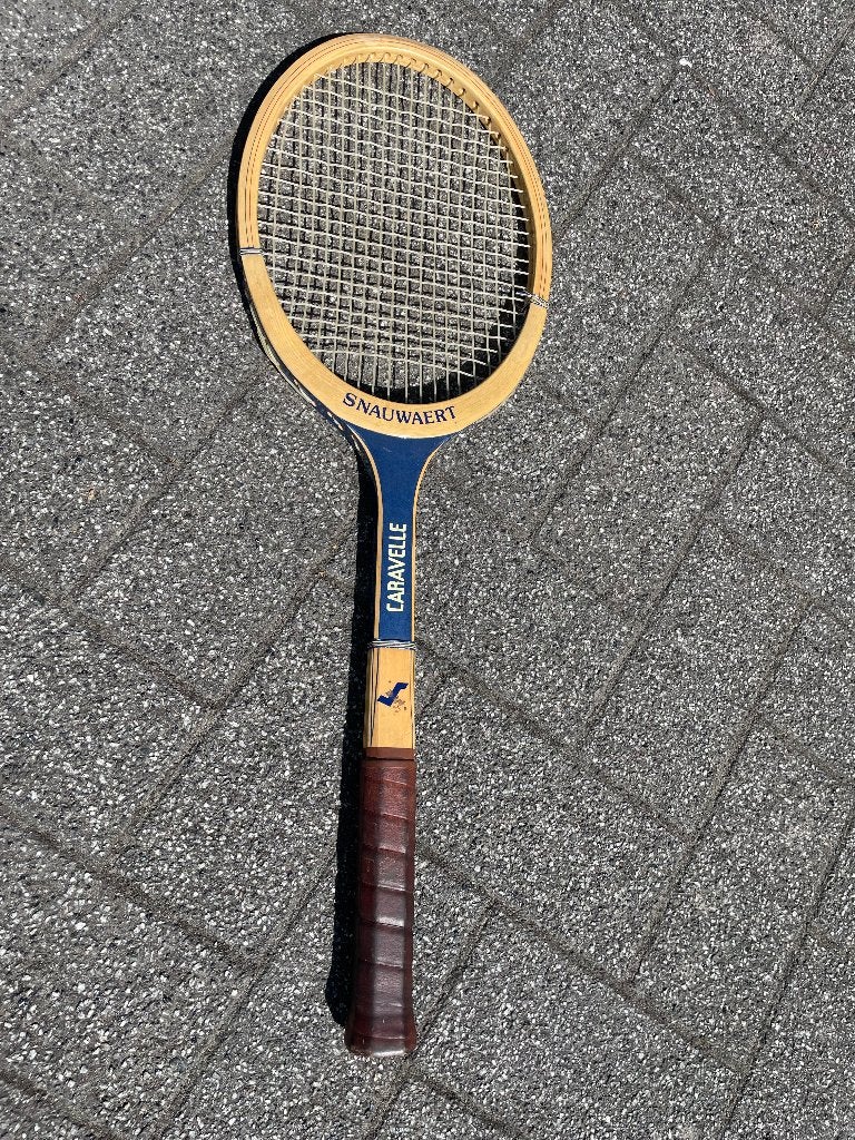 Retro houten tennisracket, Ophalen