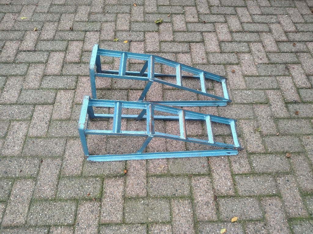 2 oprijbokken oprijbruggen, Ophalen, Gebruikt