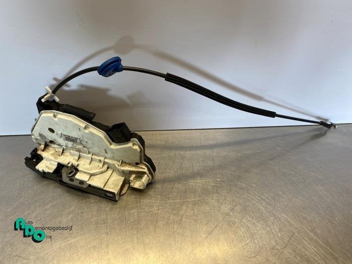 Serrure portière mécanique 2portes gauche d'un Volkswagen, Volkswagen, -, 3 mois de garantie, Utilisé