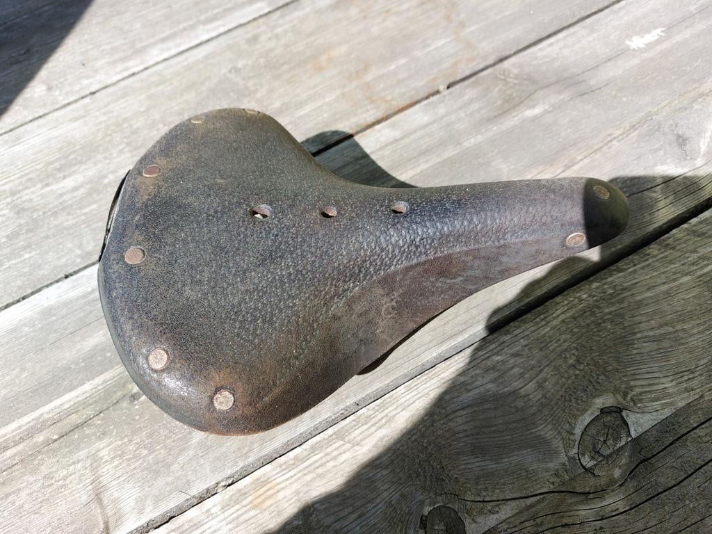 Brooks fietszadel, Ophalen