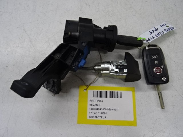CONTACTSLOT Fiat Tipo (356S) (01-2015/10-2020) (00519773450), Auto-onderdelen, Gebruikt, Fiat