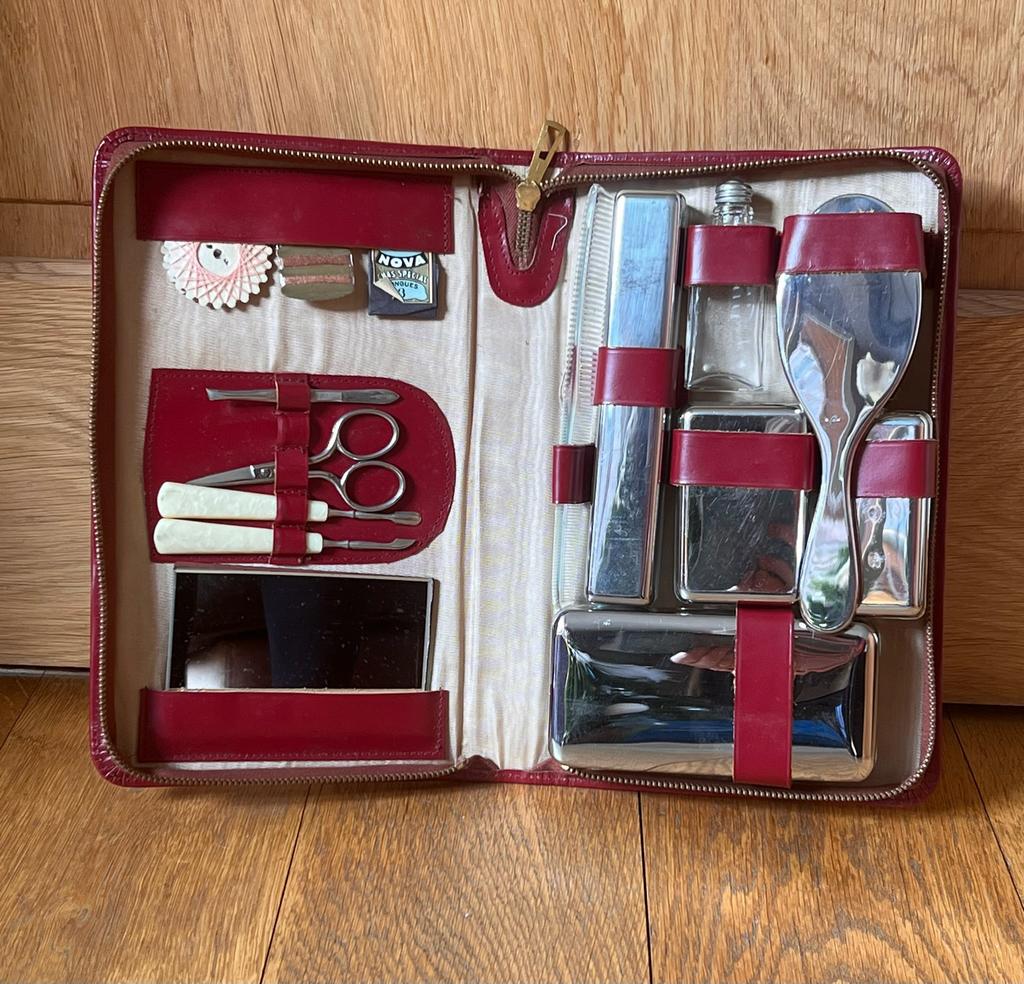 Set de voyage rétro avec articles de toilette vintage, Envoi, Soins personnels