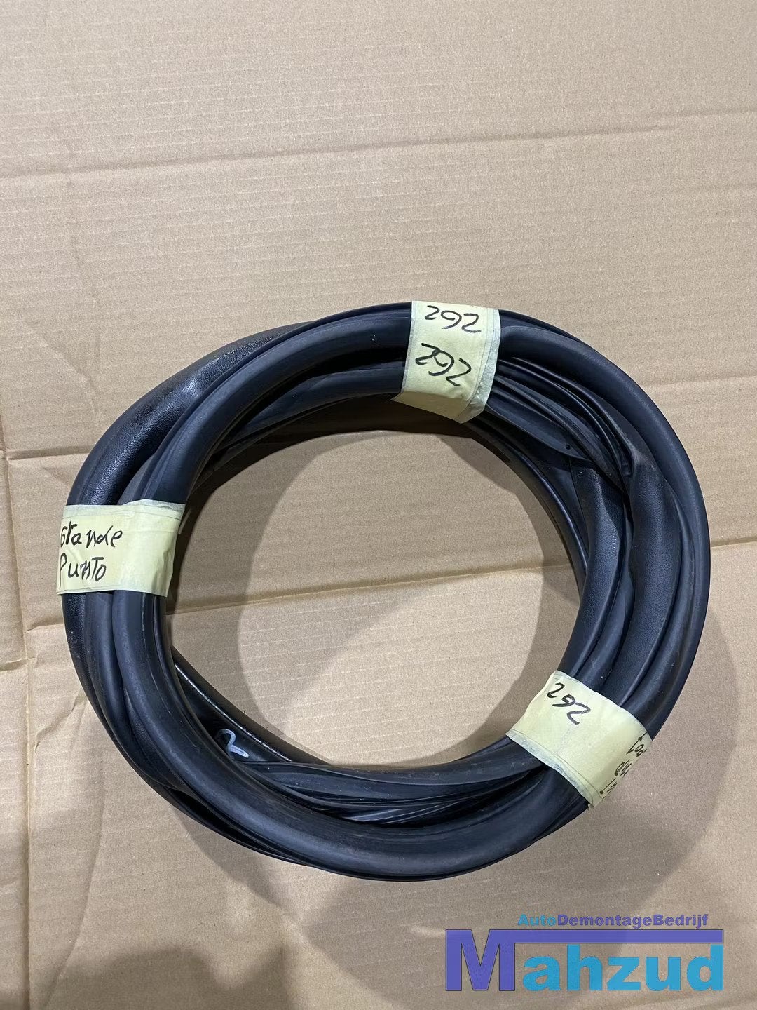 FIAT GRANDE EVO PUNTO Links voor deur rubber 2005-2012, Gebruikt, Stellantis Europe S.p.A., Info@stellantis.com, Corso Giovanni Agnelli 200
10135  Turin, IT