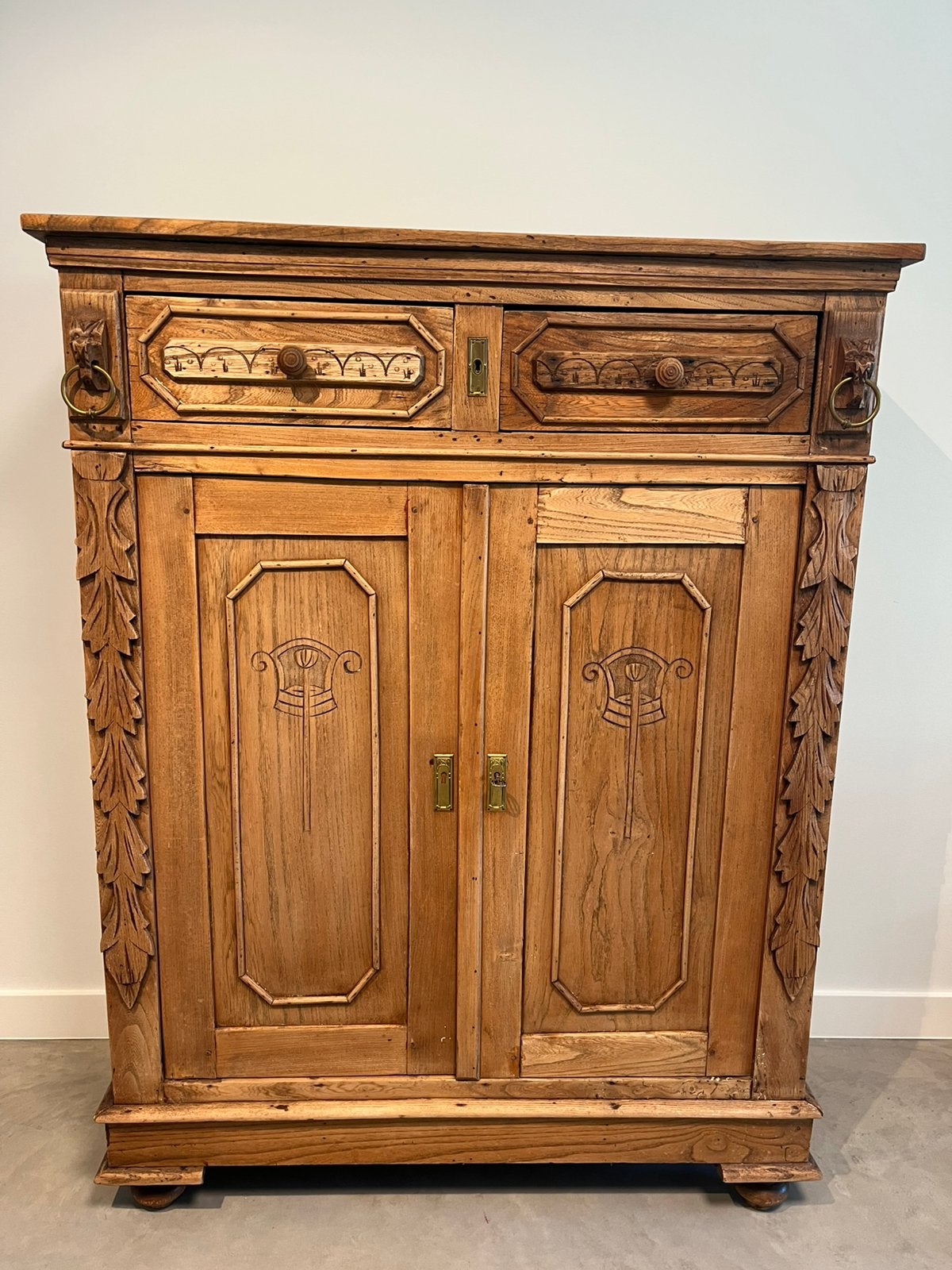 Hall kast, Ophalen