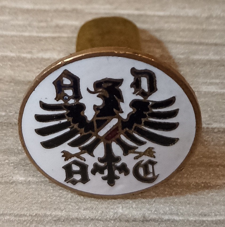 RARE Insigne Allemand de boutonnière ADAC de 1930, Collections, Broches, Pins & Badges, Utilisé, Insigne ou Pin's, Sport, Envoi