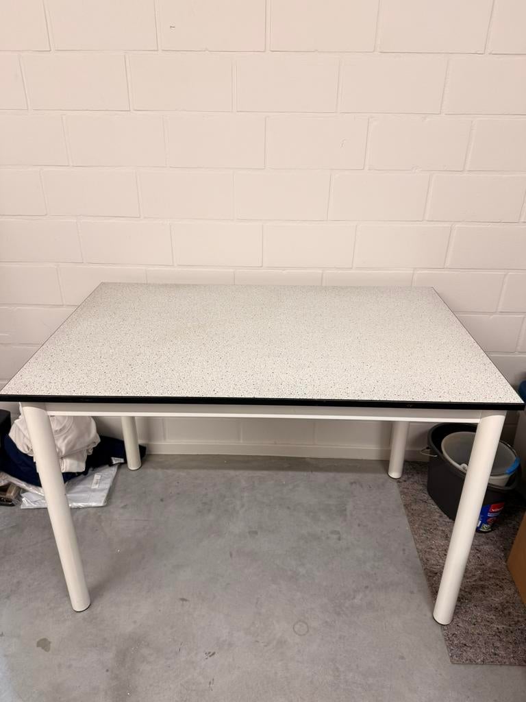 Tafel: gratis mee te nemen!, Enlèvement