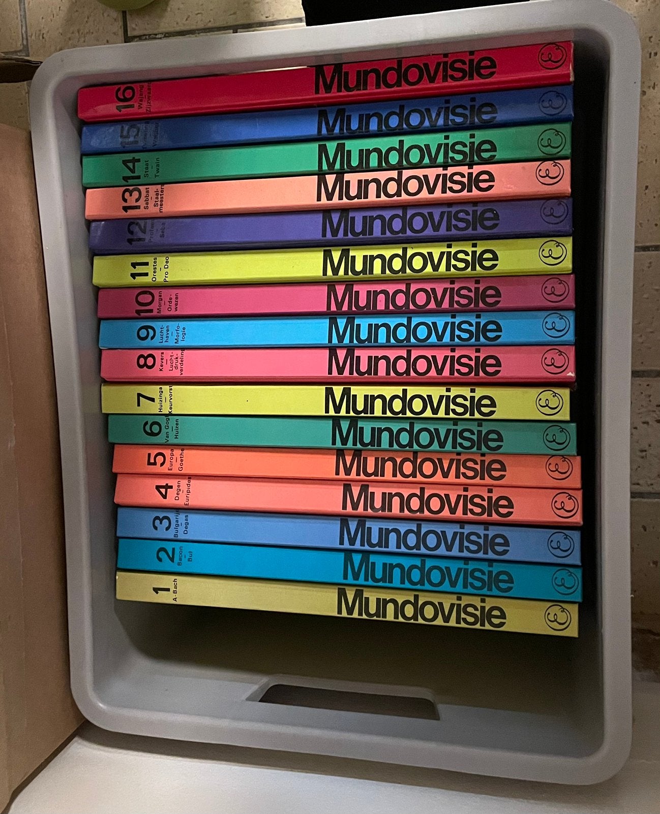 1€ ‘t stuk *16 delig encyclopedie Mundovisie, Boeken, Encyclopedieën, Ophalen, Zo goed als nieuw