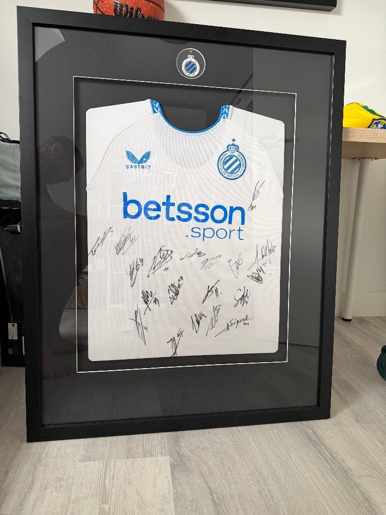 Team signed Club Brugge shirt - ingekaderd - 25/26, Verzamelen, Sportartikelen en Voetbal, Ophalen, Nieuw, Shirt