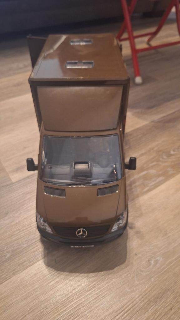 Bruder Mercedes-Benz sprinter, Ophalen