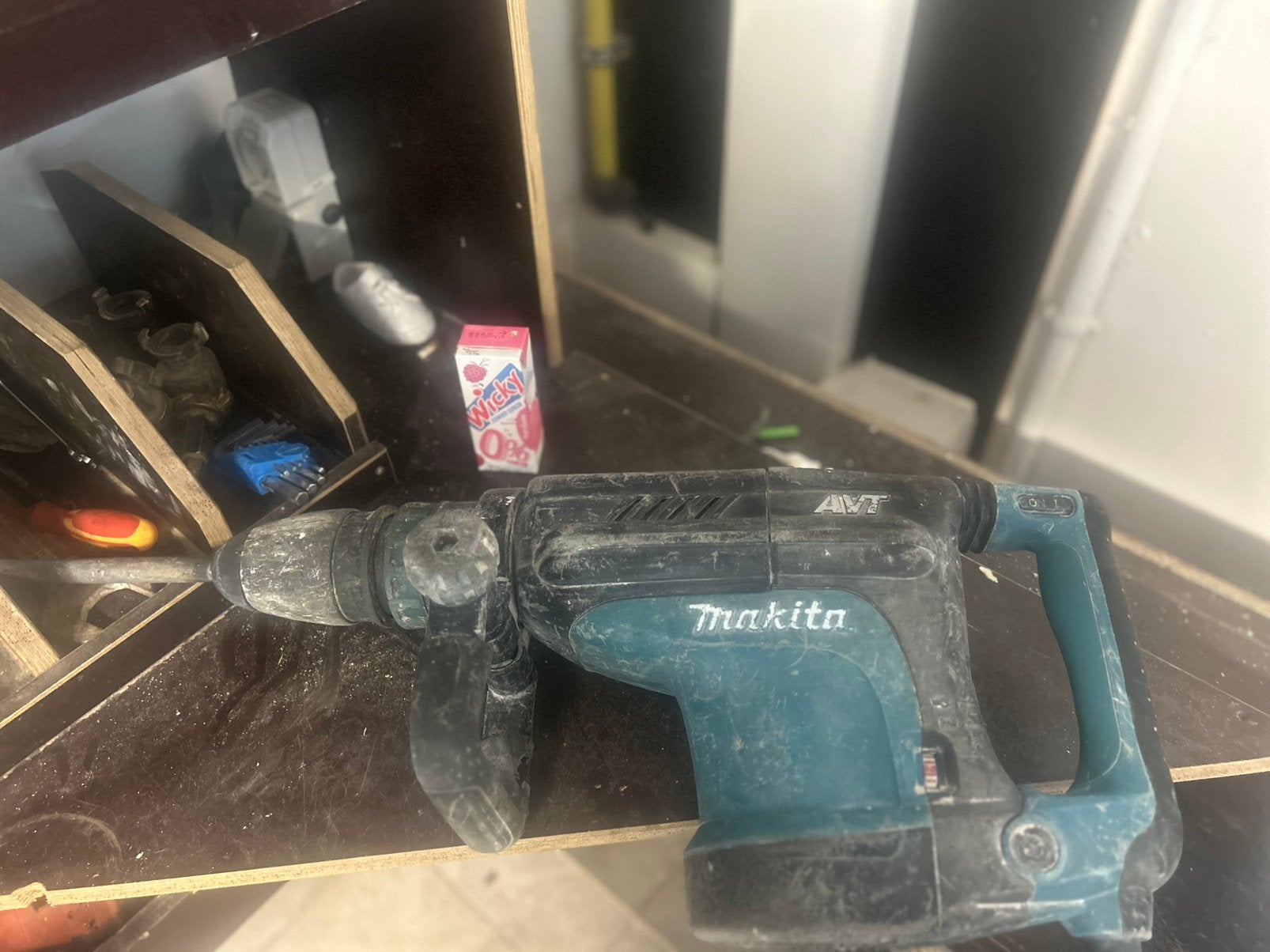 MAkita AVT hakhamer breekhamer zeer krachtig, Doe-het-zelf en Bouw, Gereedschap | Schuurmachines, Ophalen, Zo goed als nieuw