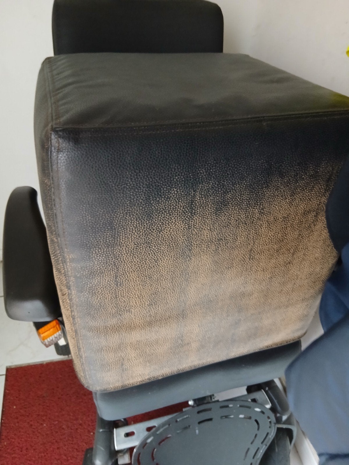 pouf de 40 x 40 et 45 de haut. Avec housse amovible., Synthétique, Enlèvement, Moins de 50 cm, Moins de 50 cm