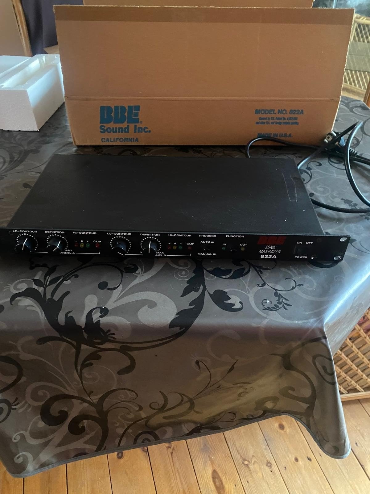 BBE Sound Sonic Maximizer 822A, un processeur audio rack 2 c, Enlèvement ou Envoi, Utilisé, DJ-Set, Autres marques