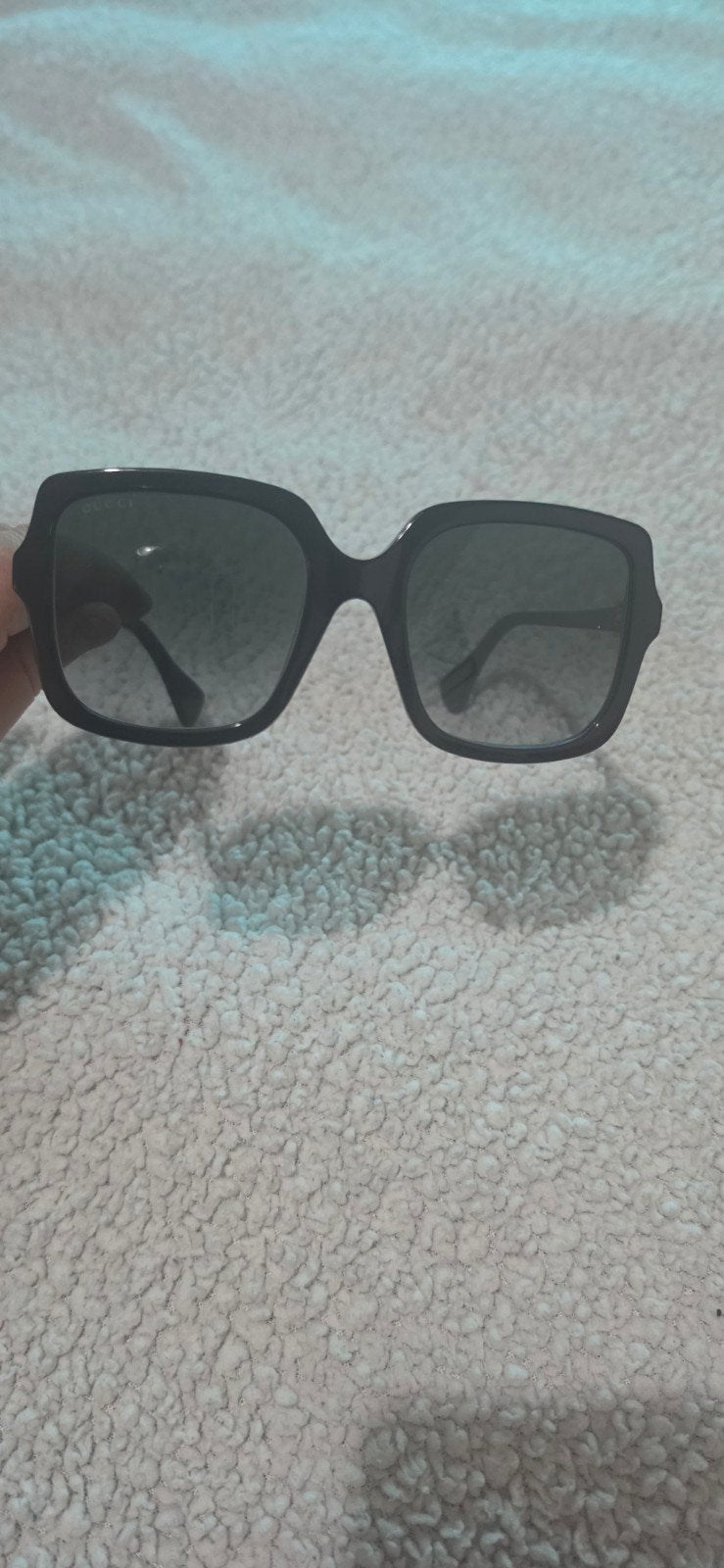 Lunette de soleil Gucci, Enlèvement