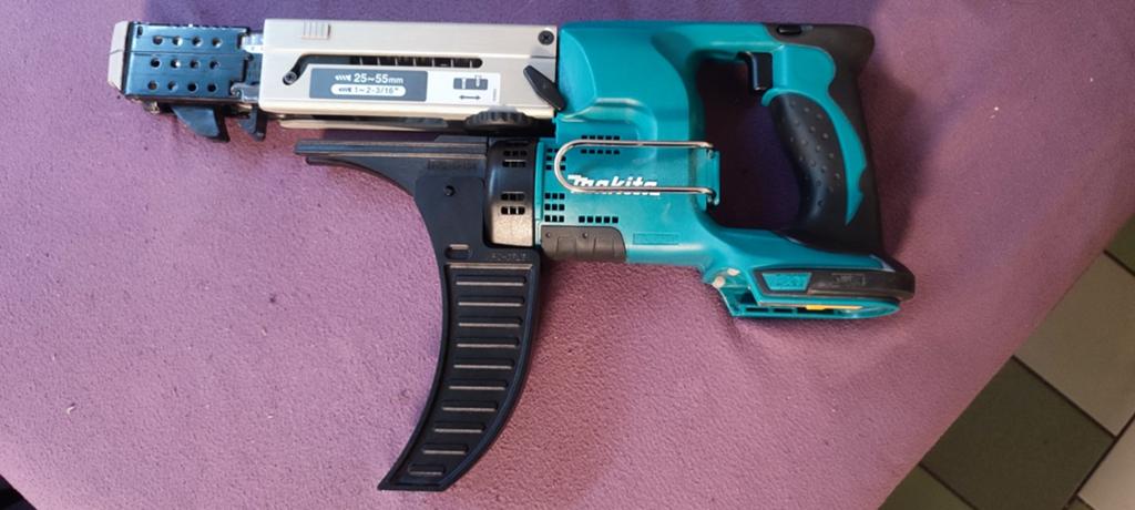 Makita DFR550, Ophalen