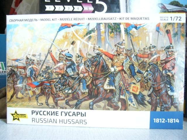 ZVEZDA 8055 RUSSIAN HUSSARS 1812-1814 échelle 1/72, Ophalen of Verzenden, Nieuw, 1:50 of kleiner, Figuur of Figuren