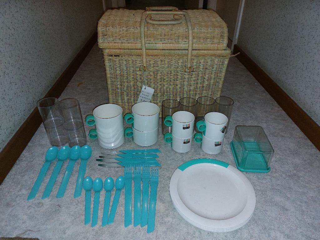 Leuke rieten picknick mand servies bestek, Hobby en Vrije tijd, Picknickmanden, Ophalen of Verzenden, Gebruikt
