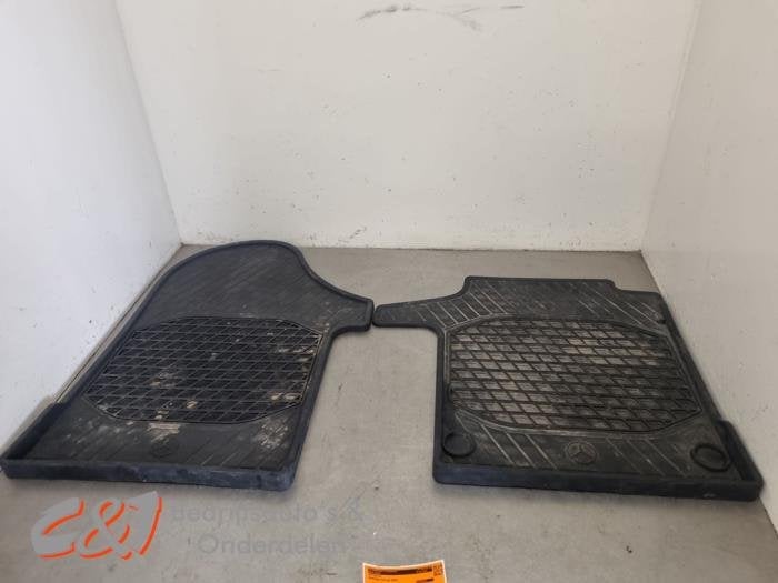 Kit tapis d'un Mercedes Vito, 3 mois de garantie, Utilisé, -, -