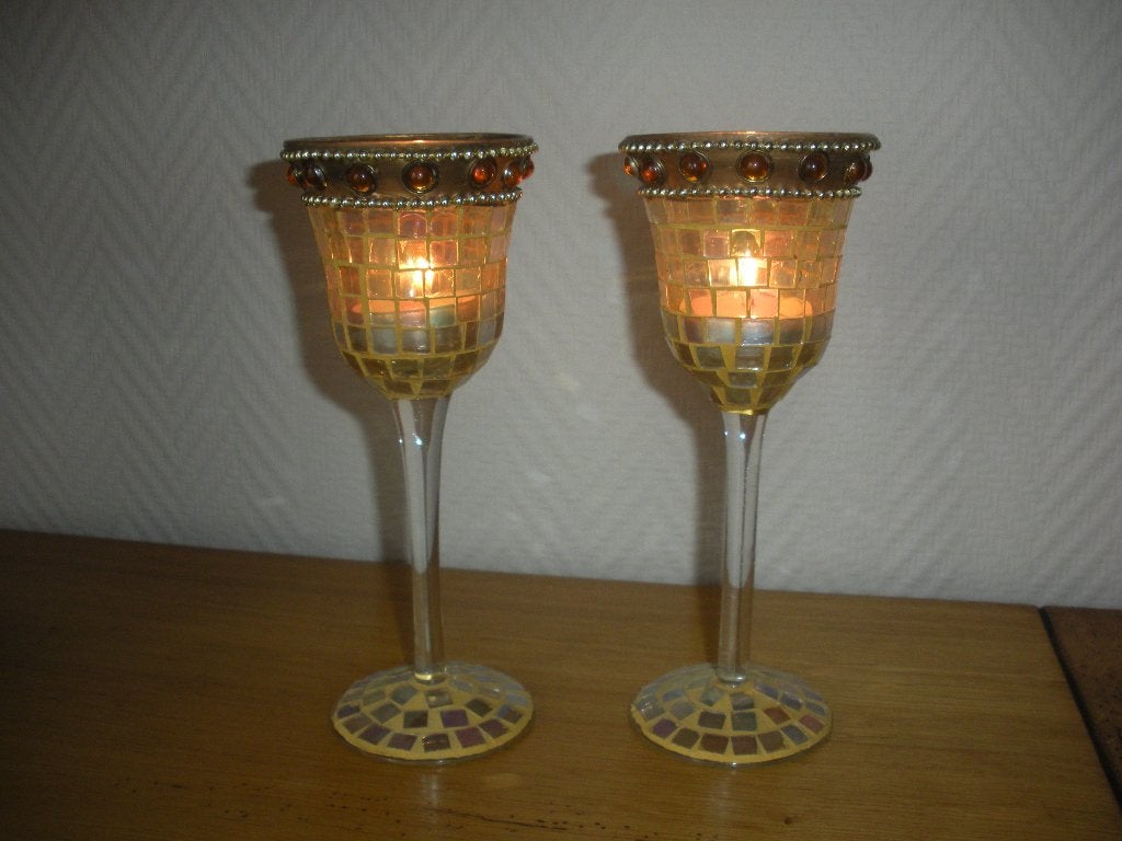 Verres bougeoirs (2) sur pied décoré de perles., 19 cm, Beige, Comme neuf, Verre