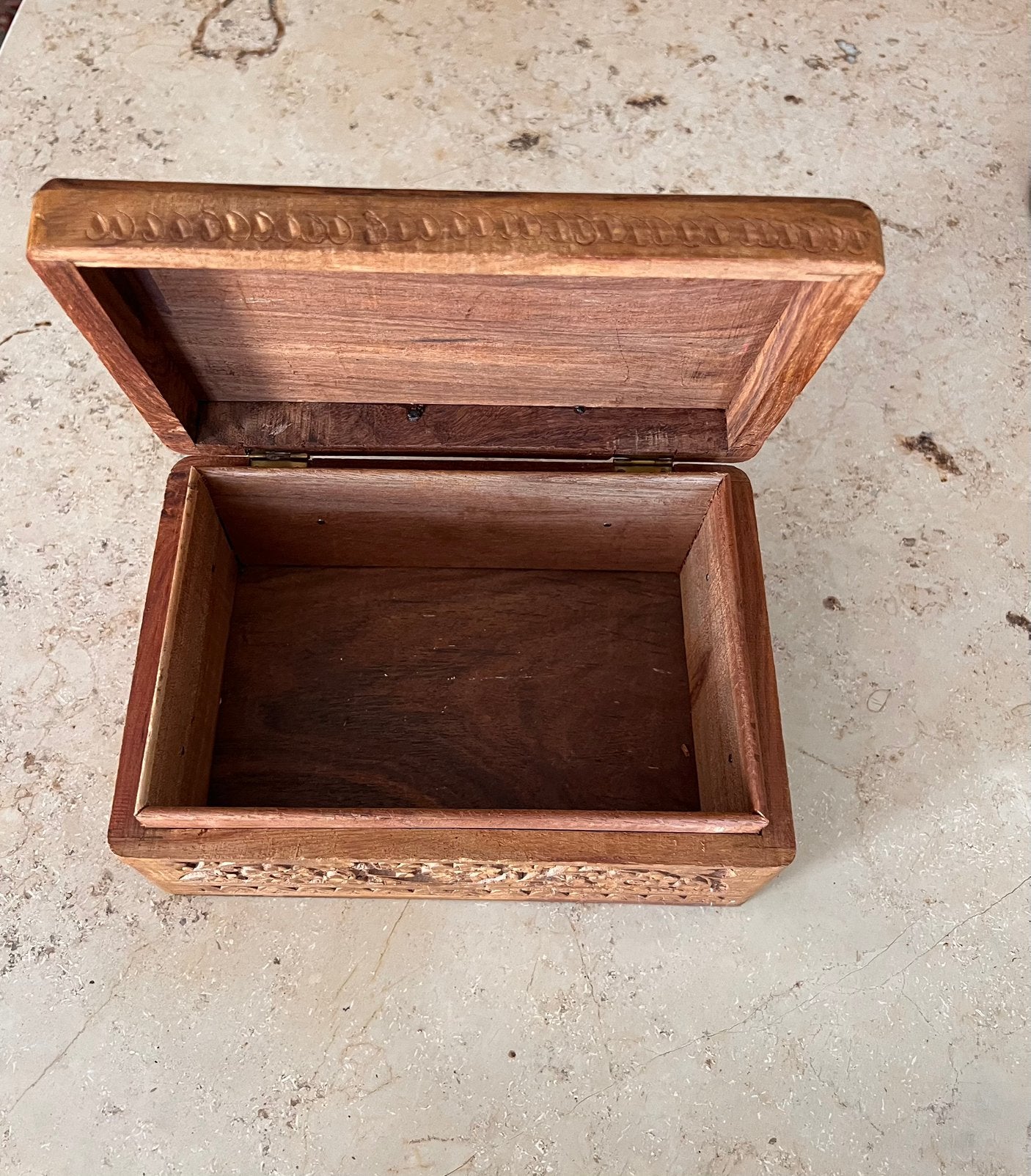 Handgesneden vintage houten kistje, Antiek en Kunst, Ophalen