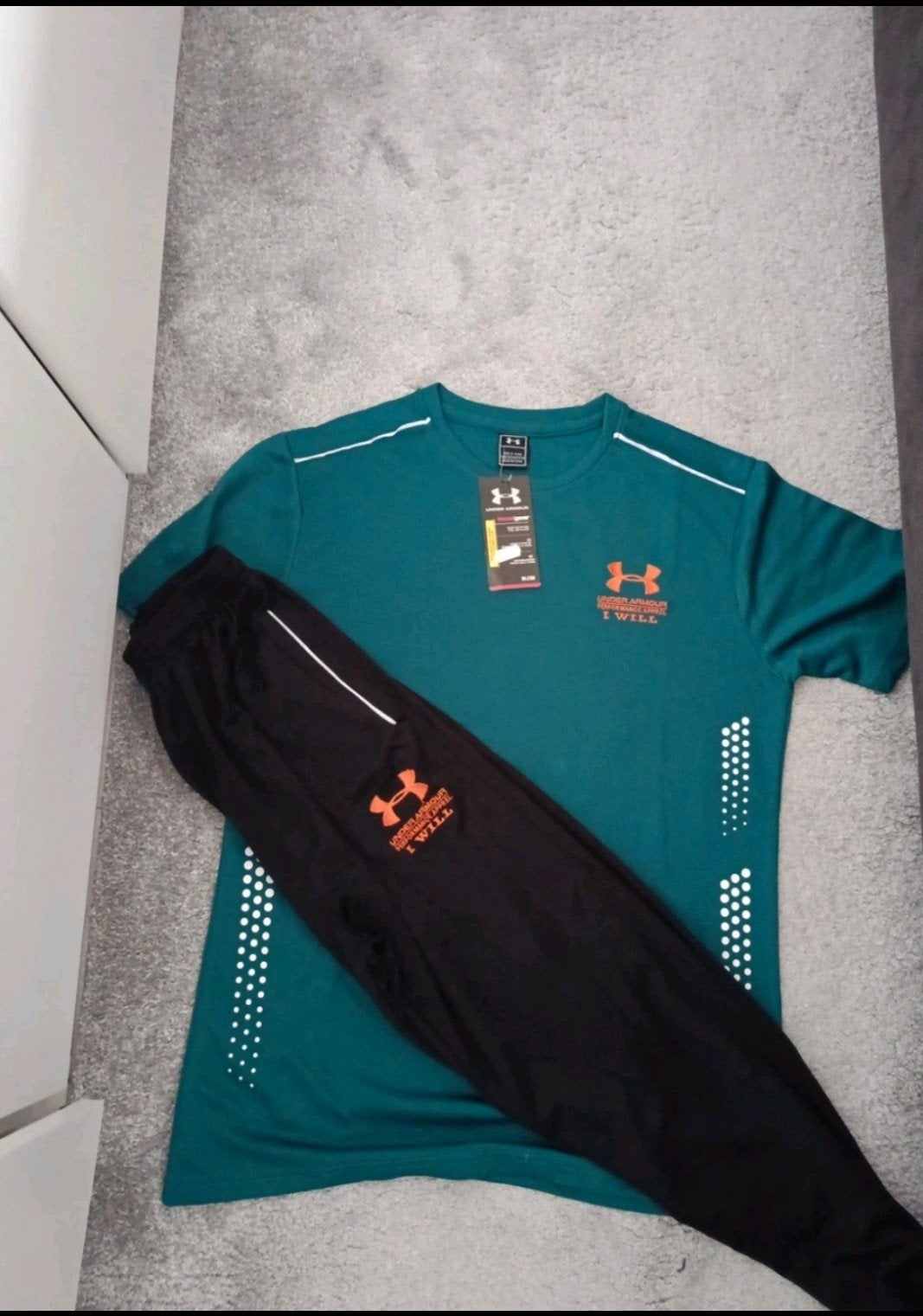 2 stuk underarmour trainingspak, Medium, groen, Sport en Fitness, Honkbal en Softbal, Ophalen of Verzenden