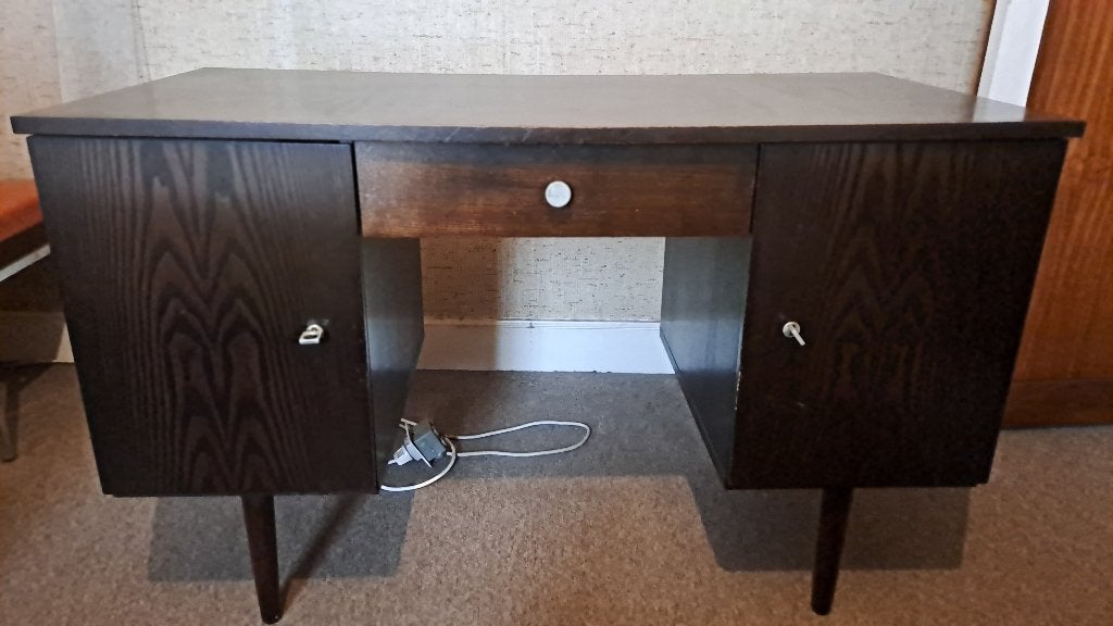 Houten bureau, Ophalen