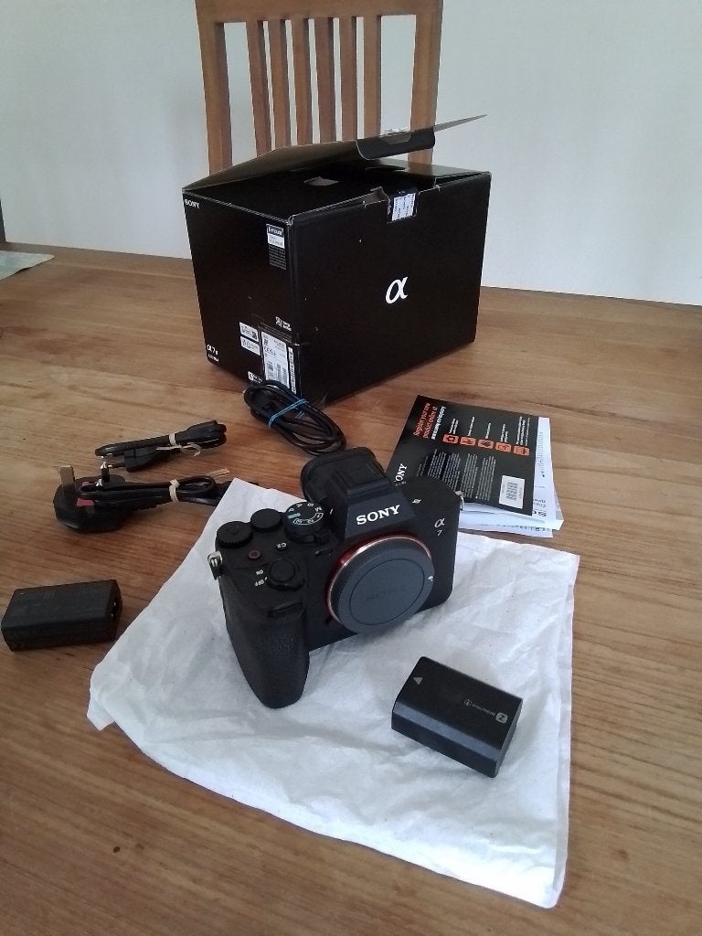 Sony A7IV avec sa boîte et facture du 08/06/24, Diensten en Vakmensen, Fotografen, Fotograaf