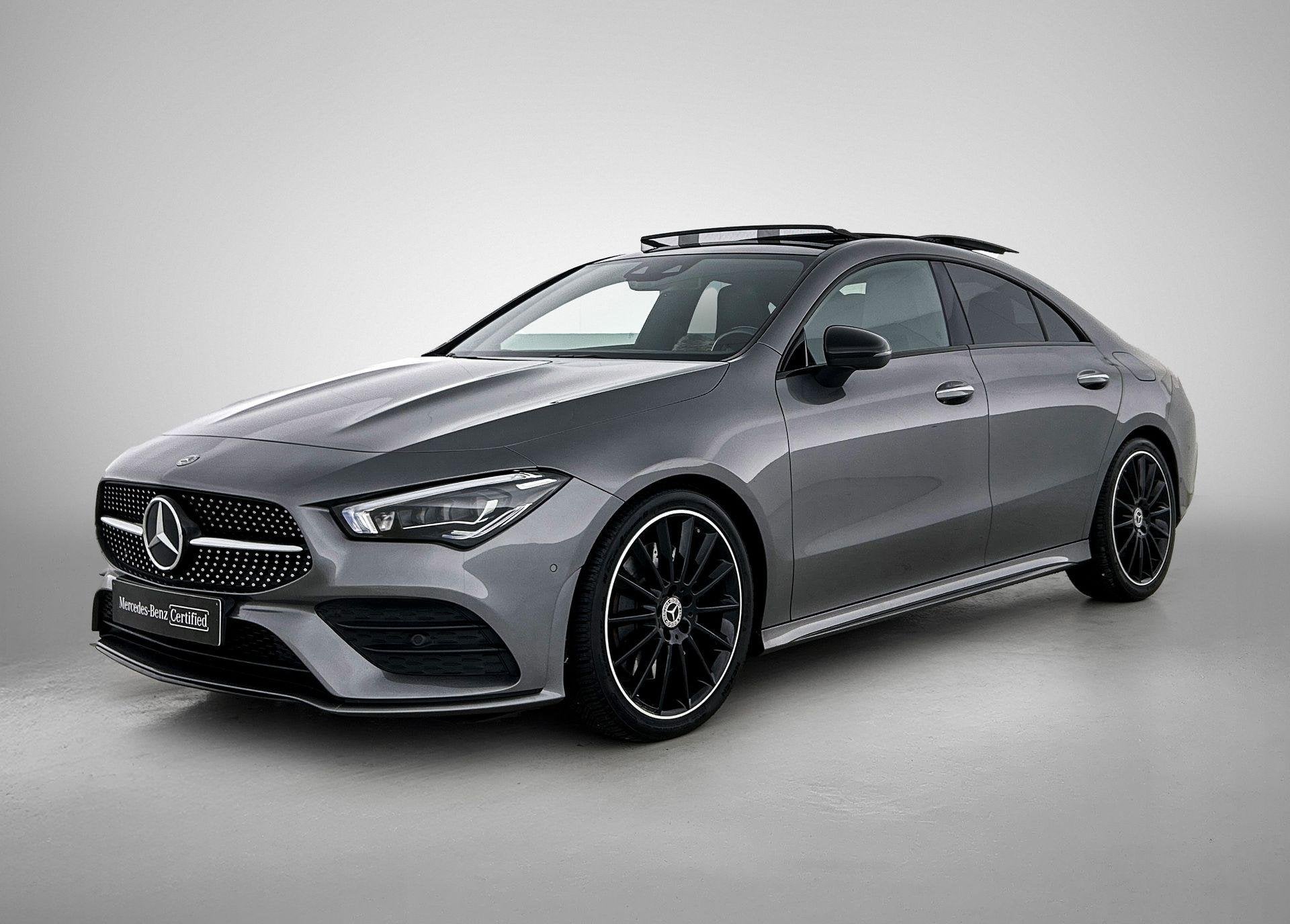 Mercedes-Benz CLA-Klasse 250 e Coupé AMG Line | Panoramisch, Auto's, Mercedes-Benz, Stof, 4 cilinders, 16 kWh, 5 zetels