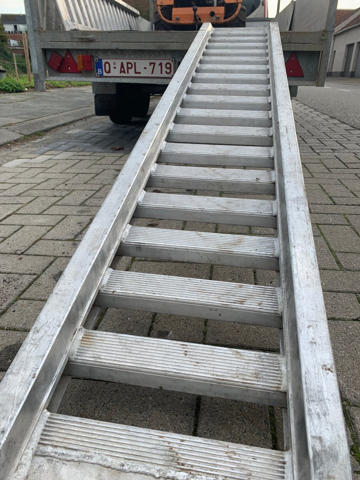 Oprijplaten, Ophalen, Zo goed als nieuw