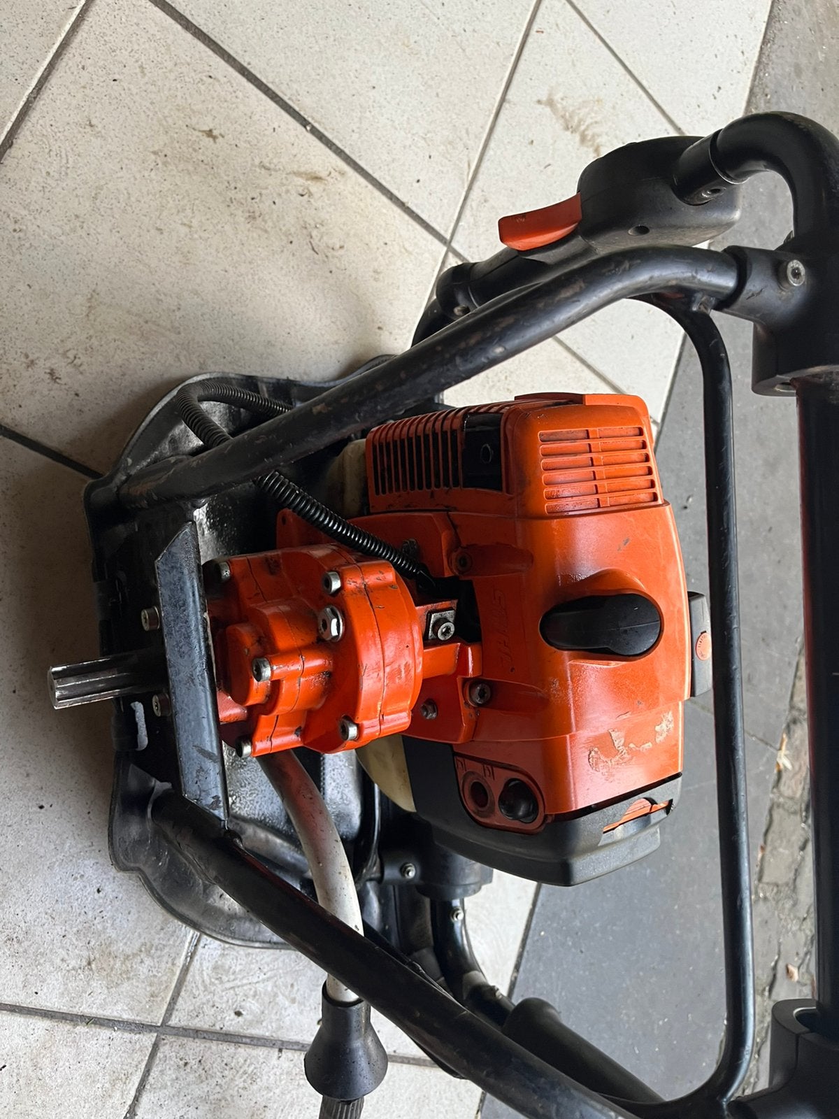 Stihl grondboor bt121, Tuin en Terras, Ophalen, Zo goed als nieuw, Grondboor