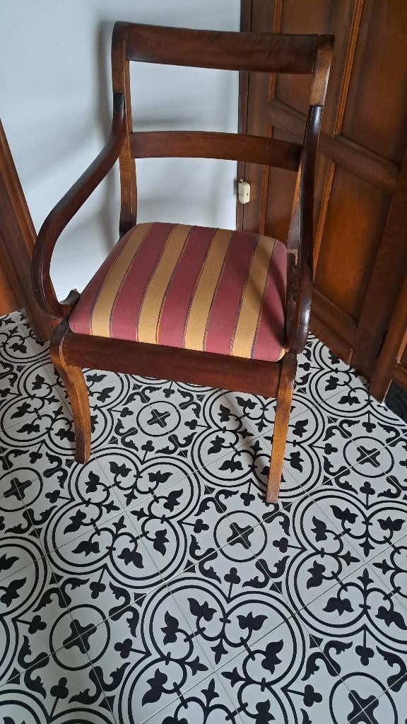 une chaise, Antiquités & Art, Antiquités | Meubles | Tables, Enlèvement