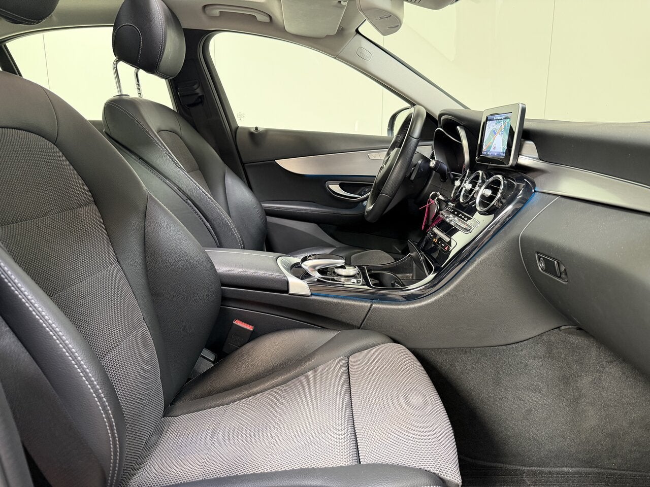 Mercedes-Benz C 180 Benzine Autom. - Avantgarde - GPS - Top, Auto's, Mercedes-Benz, 4 deurs, https://public.car-pass.be/vhr/21a6a2b0-8067-4a01-a7d1-baa00f305c97
