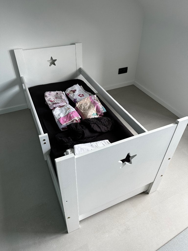 juniorbed / peuterbed petit Amélie 76,5x163,5 (+accesoires), Matelas, 70 à 85 cm, Enlèvement, Utilisé