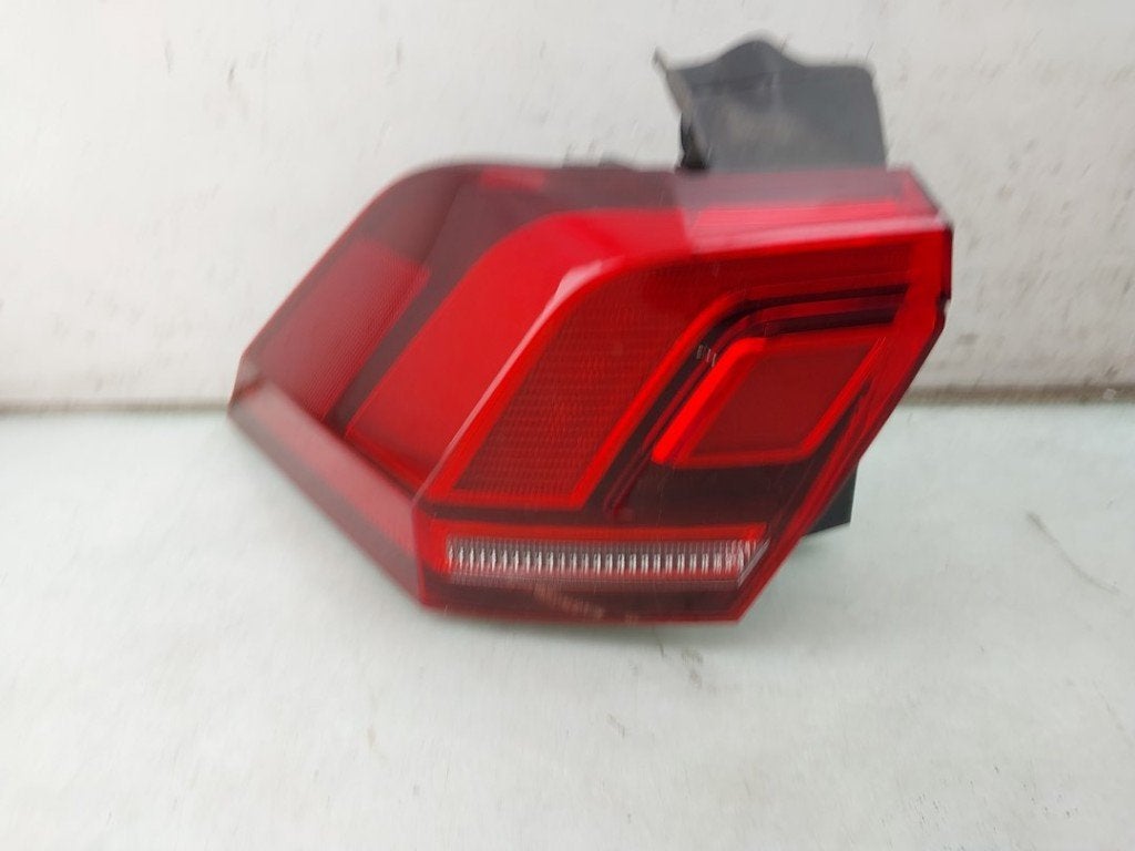 FEU ARRIÈRE GAUCHE Volkswagen Tiguan (AD1), Volkswagen, Utilisé, Rixbecker Straße 75
59552  Lippstadt, DE, Info@forvia.com