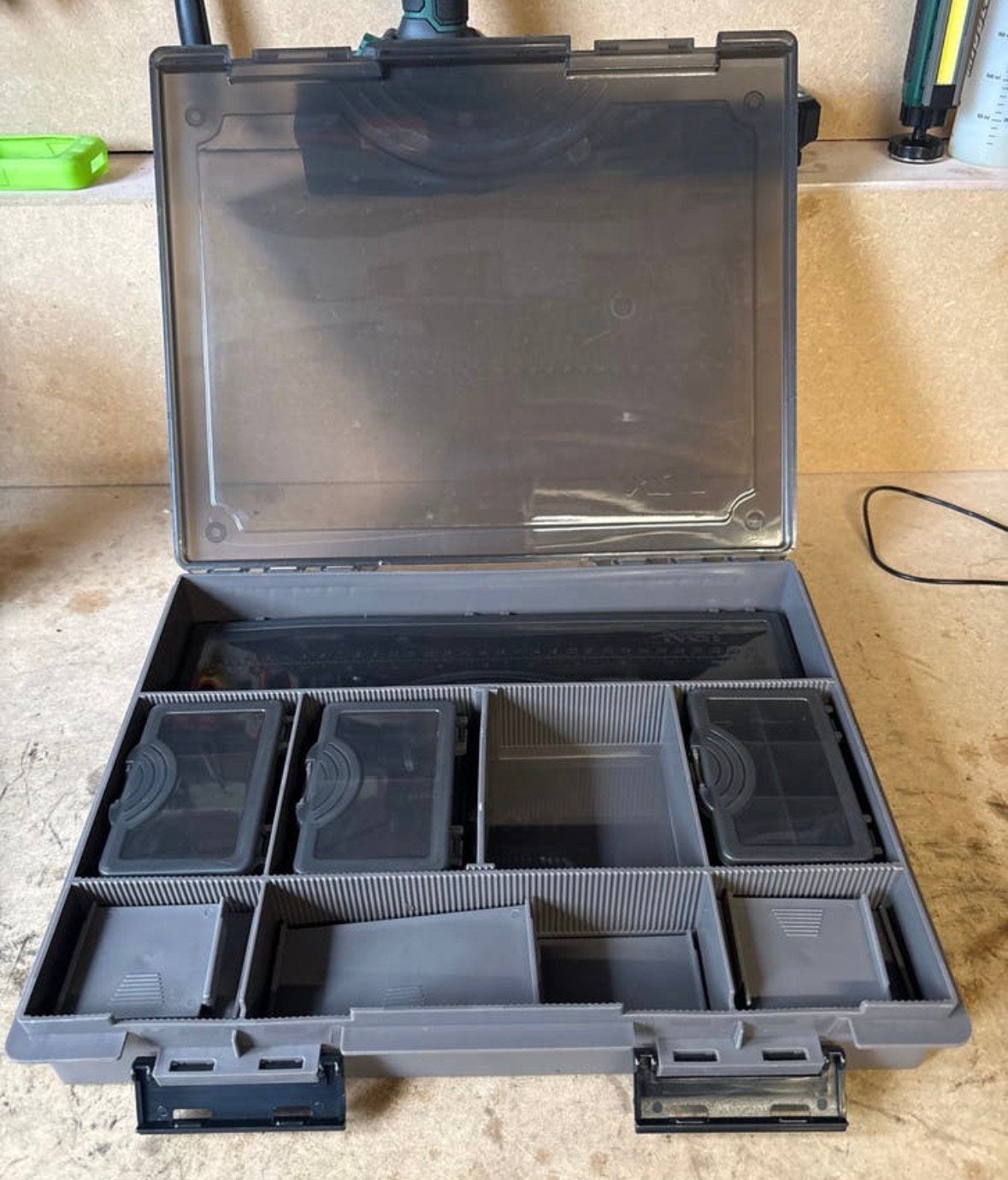 Tacklebox met extra bakjes, Sports nautiques & Bateaux, Pêche à la ligne | Carpes, Enlèvement, Neuf