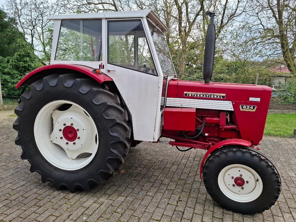 Tractor International 624, Ophalen, Oldtimer, Tot 80 Pk, 7500 tot 10000