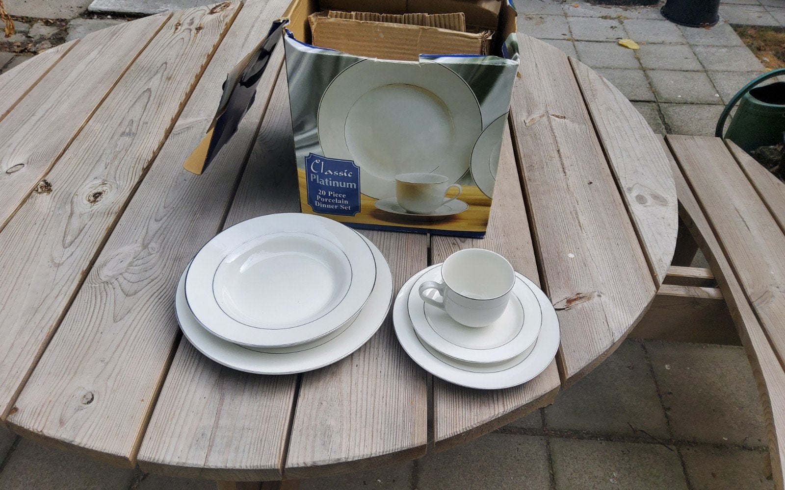 Nieuw koffie en eetservies  voor 4 personen, Ophalen, Nieuw, Porselein, Compleet servies