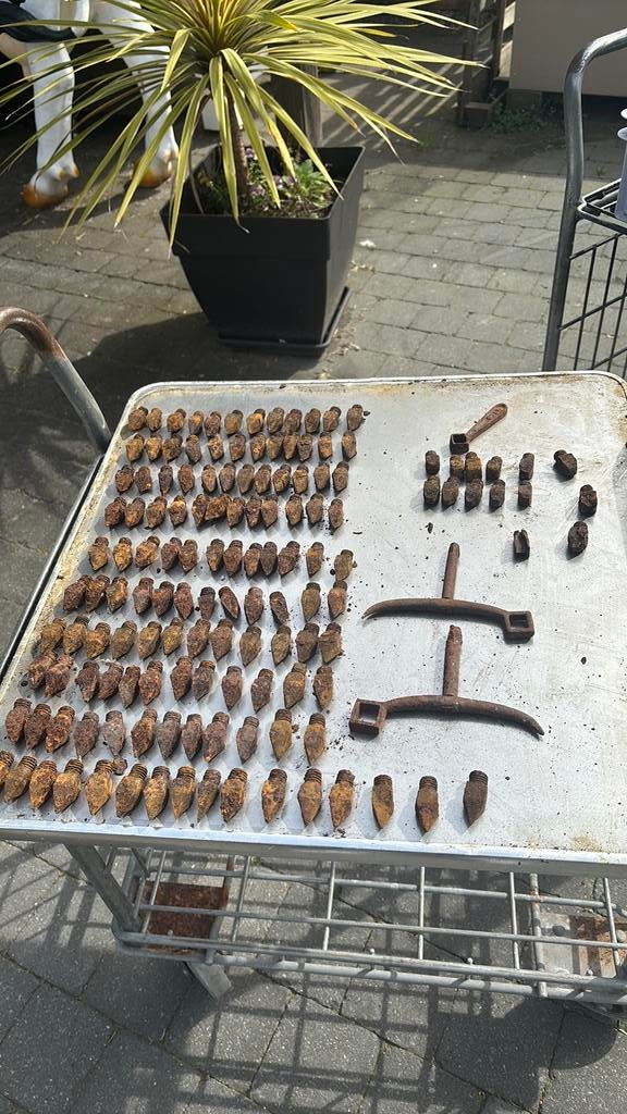 Oude nagels/vijzen e sleutels voor paardenhoefijzers, Antiek en Kunst, Antiek | Gereedschap en Instrumenten, Ophalen