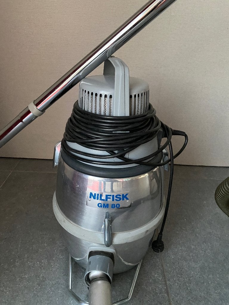 Aspirateur PRO Nilfisk GM 80 - Industriel et Robuste, Elektronische apparatuur, Stofzuigers, Ophalen, Overige merken, Geschikt voor harde vloeren
