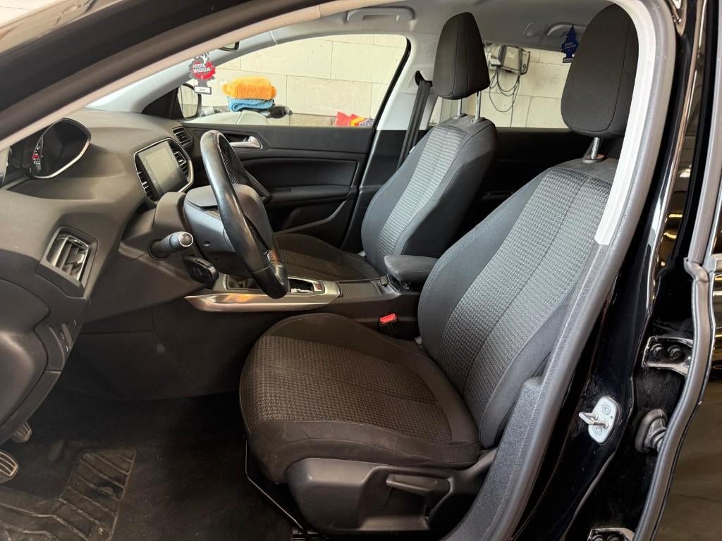 Peugeot 308 SW 1.2i Style Carplay/Android/Camera, Auto's, Voorwielaandrijving, Stof, 1199 cc, Zwart